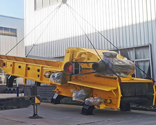 trituradora de paletas de madera trabajando video-cómo hacer paleta de madera en trozos de madera